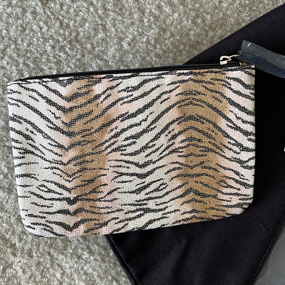 Victoria Secret Handbag with a pouch attached inside - Picture 2 of 3